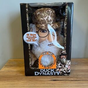 NIB Duck Dynasty "Si Says" Interactive Plush Toy featuring Uncle Si